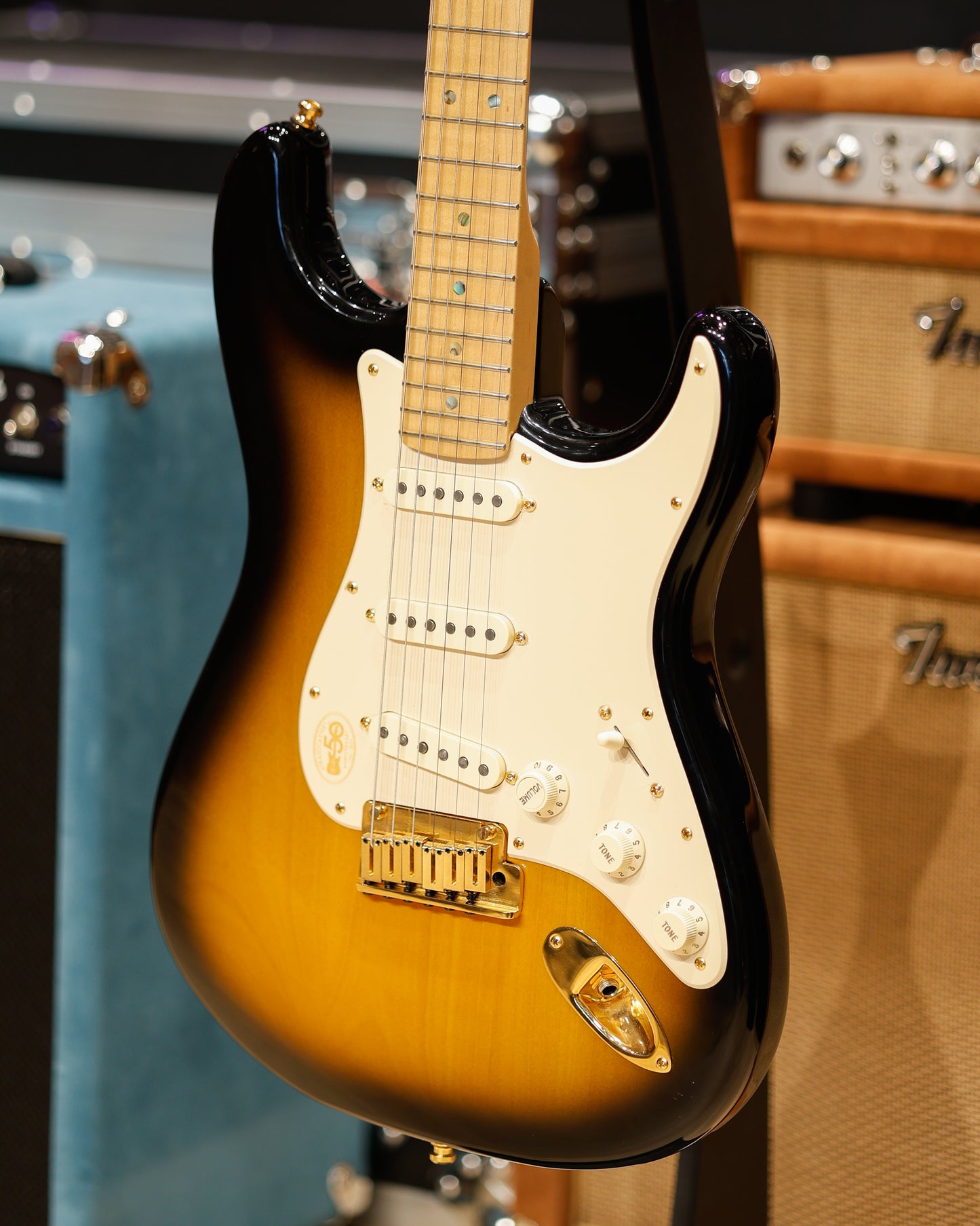 Fender 50th Anniversary American Deluxe Stratocaster 2004 (Pre-Owned) - 2-Color Sunburst
