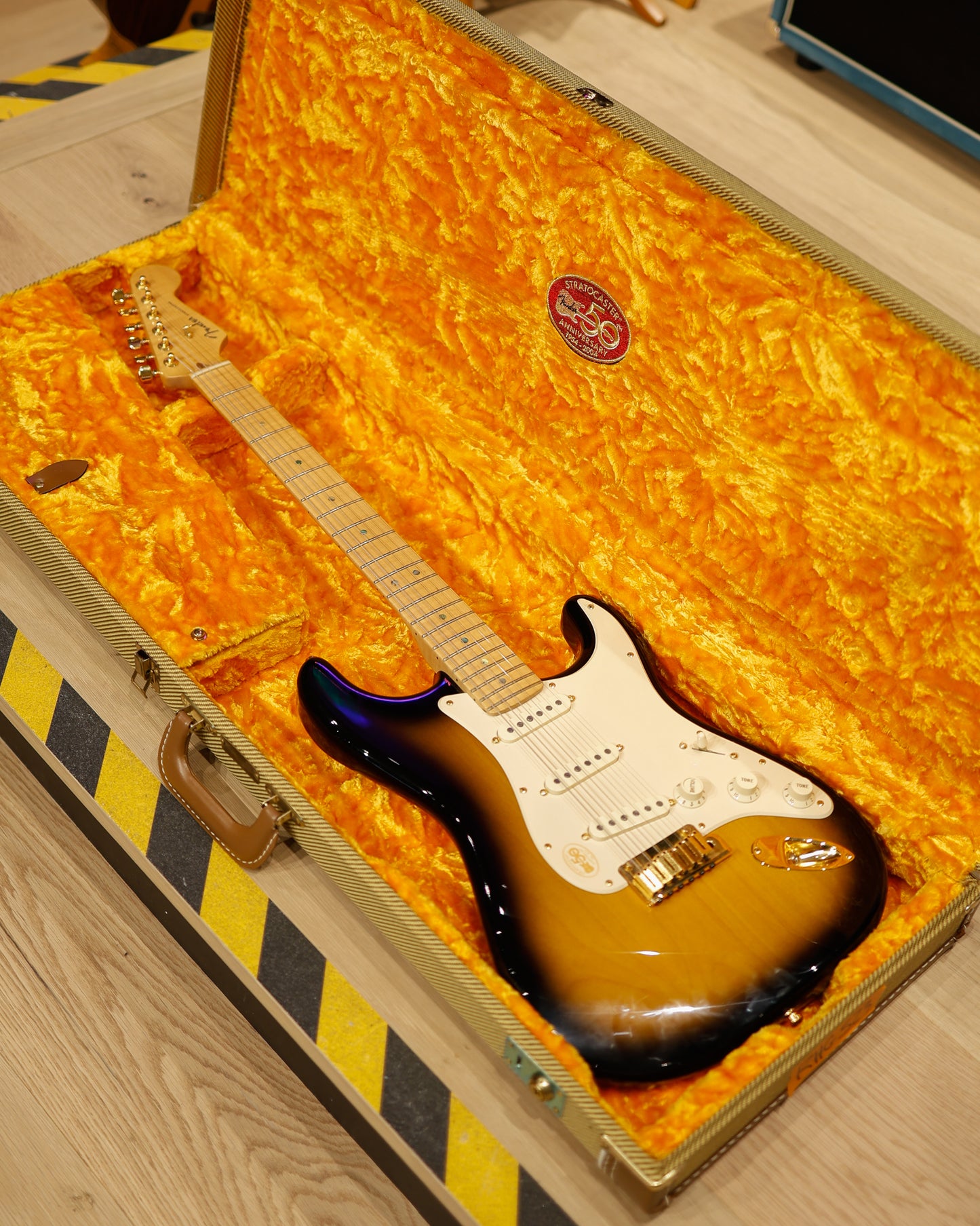 Fender 50th Anniversary American Deluxe Stratocaster 2004 (Pre-Owned) - 2-Color Sunburst