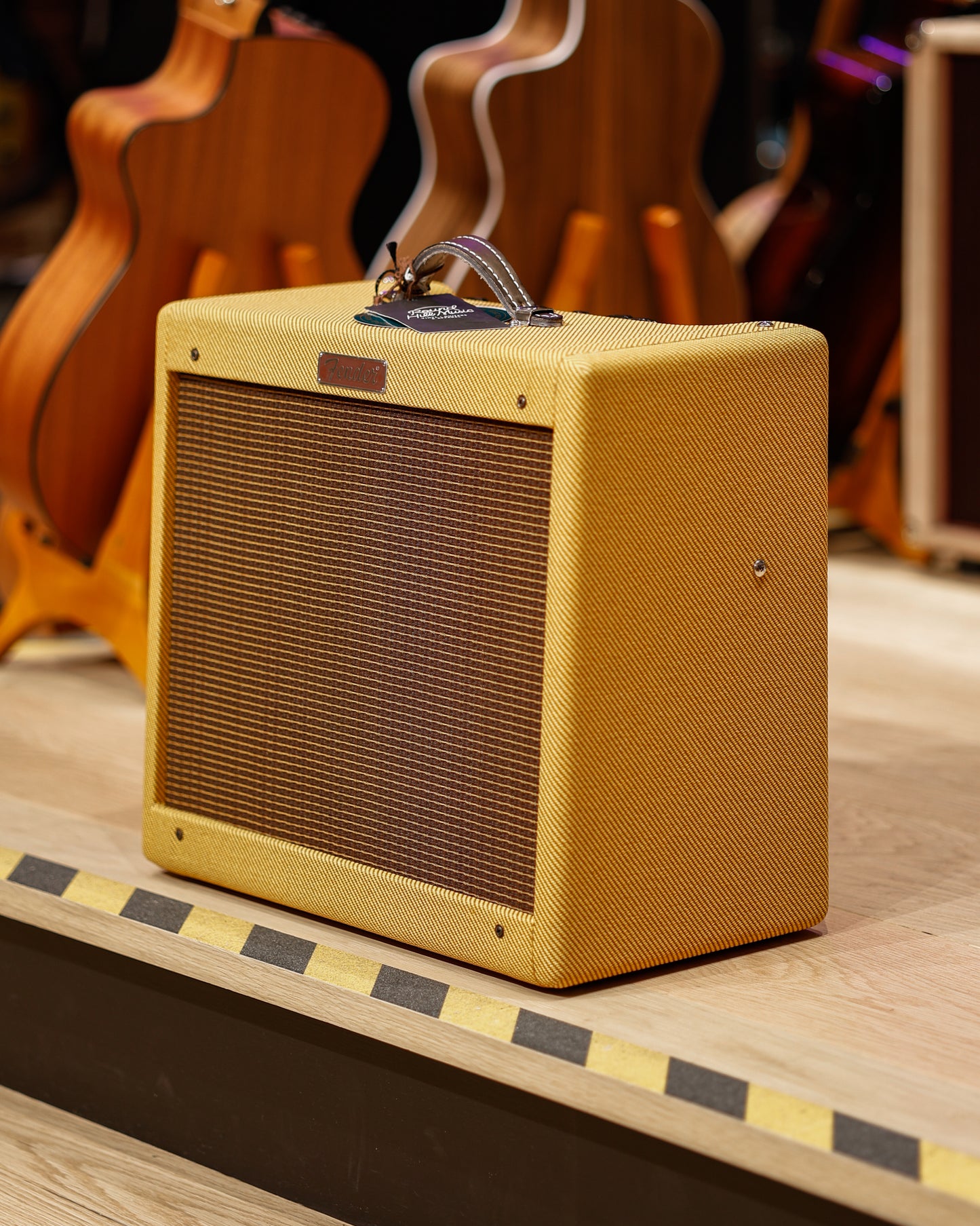 Fender Blues Junior Lacquered Tweed w/Jensen Speaker 15W 1x12 Combo