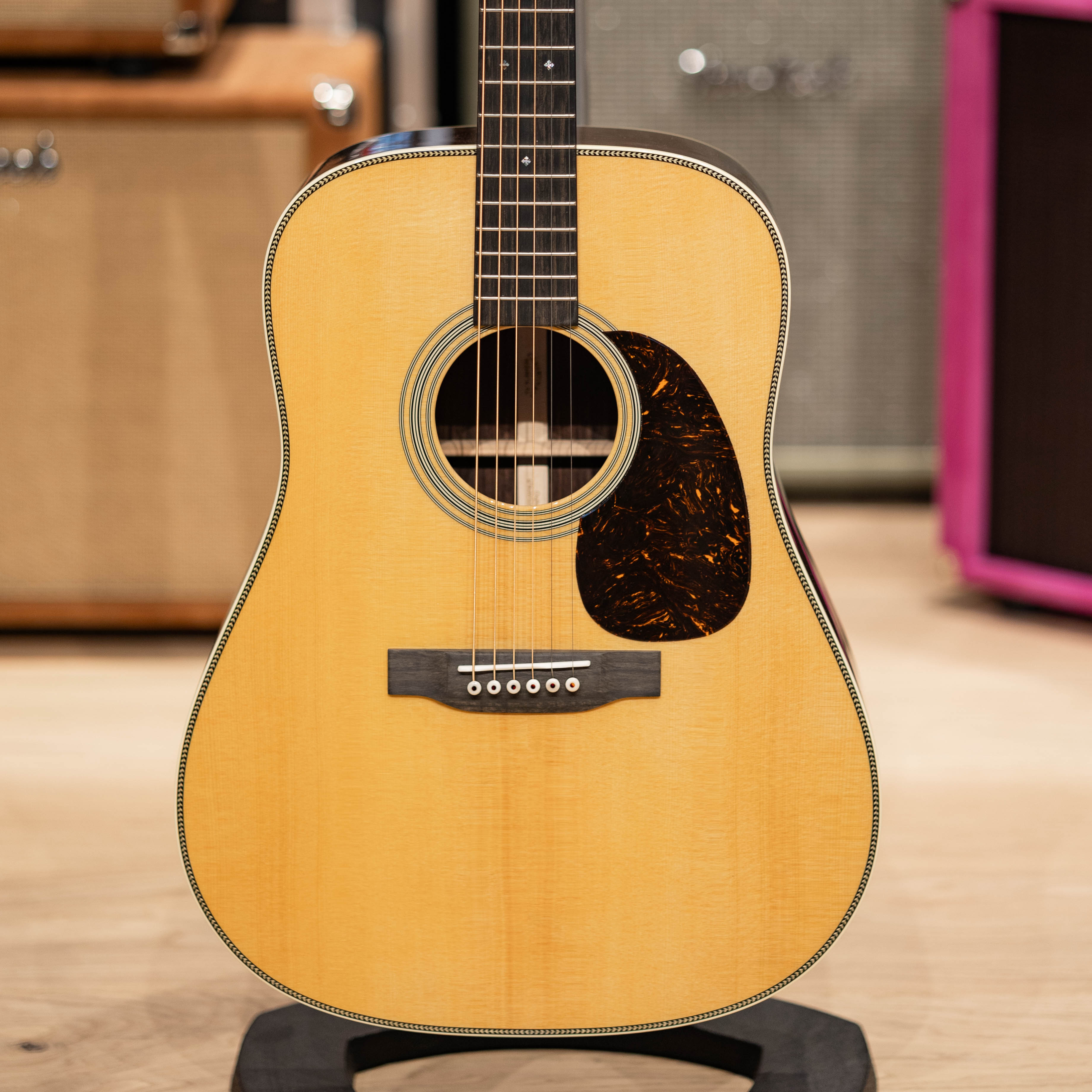 Martin HD-28 Standard – Round Hill Music Co