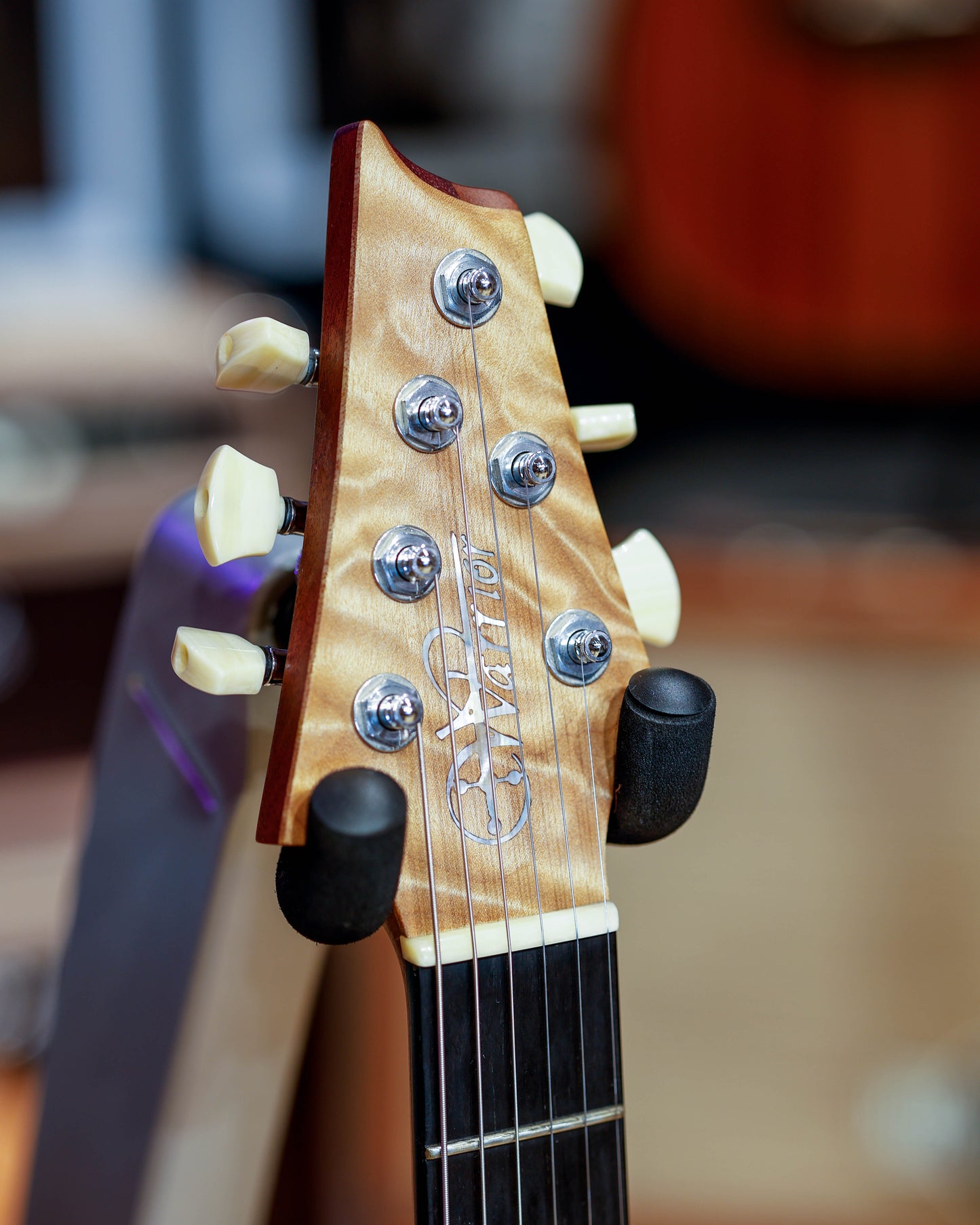 Warrior Isabella Custom Signature - Natural (Pre-Owned)