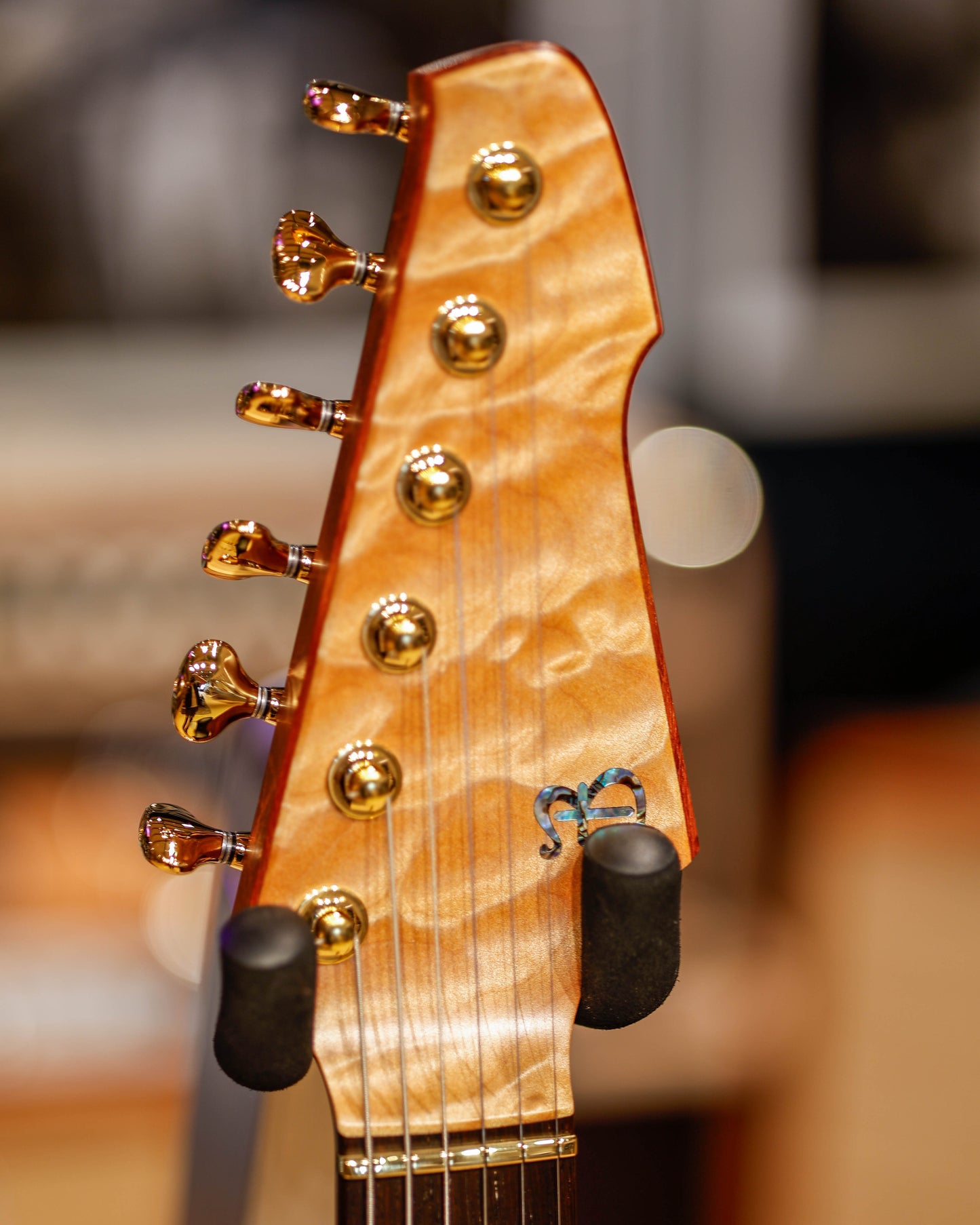 Barlow Guitars Eagle - Master Grade Quilted Maple