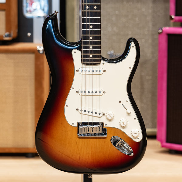 【美品】Fender USA アメスタ_ストラト_2002年製 Fender American Stratocaster - 3-Tone Sunburst 2002 – Round Hill