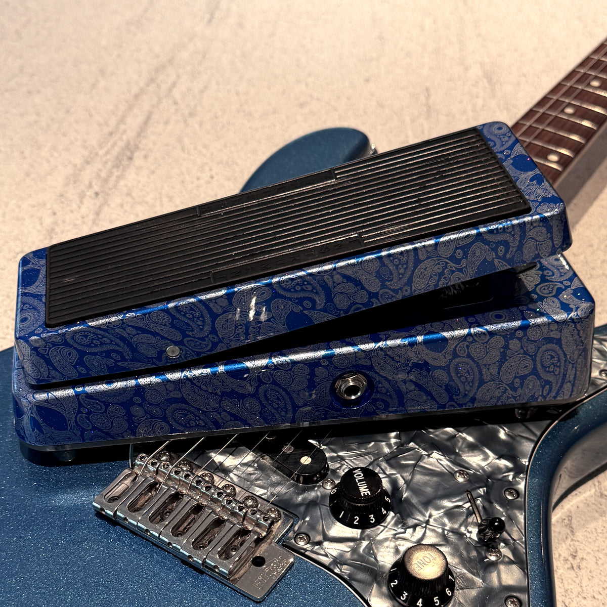 Flattley Wah Pedal 10th Anniversary Edition - Blue Paisley Skulls