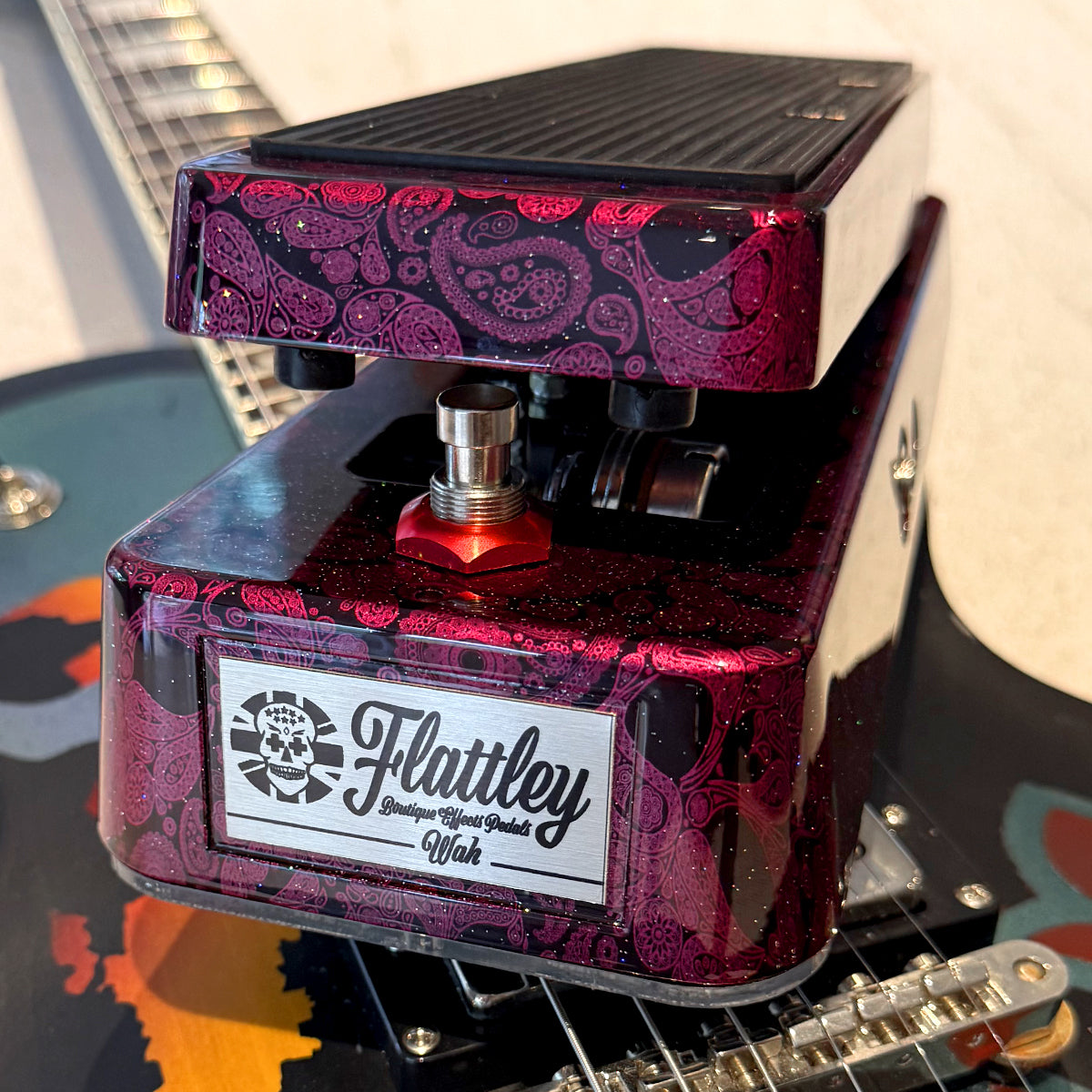 Flattley Wah Pedal 10th Anniversary Edition - Red Paisley Skulls