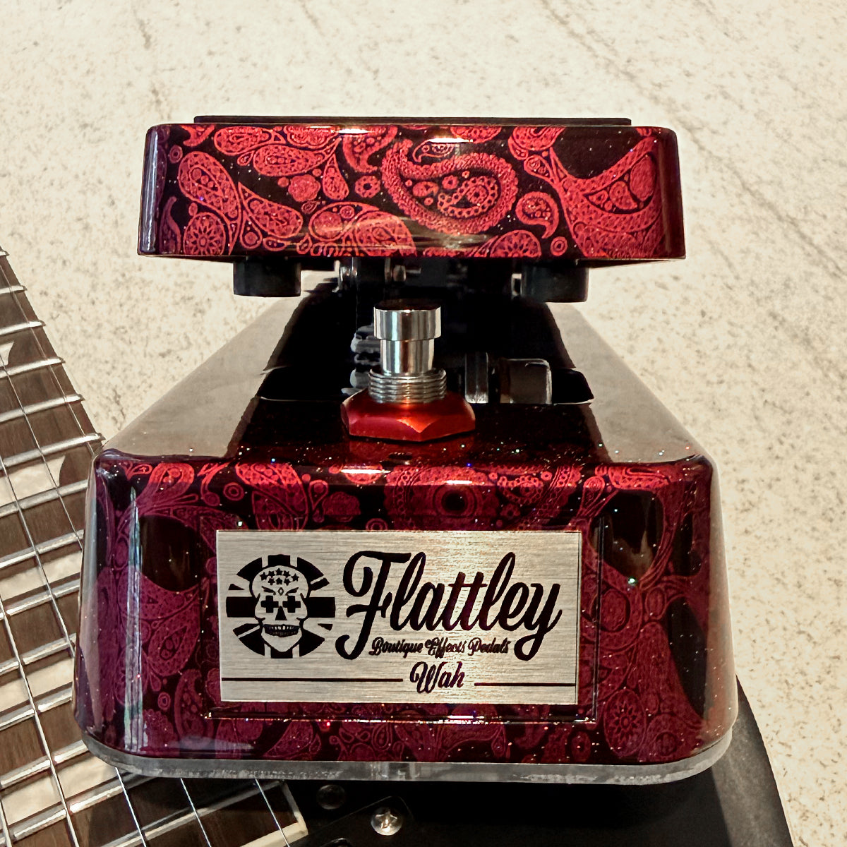 Flattley Wah Pedal 10th Anniversary Edition - Red Paisley Skulls