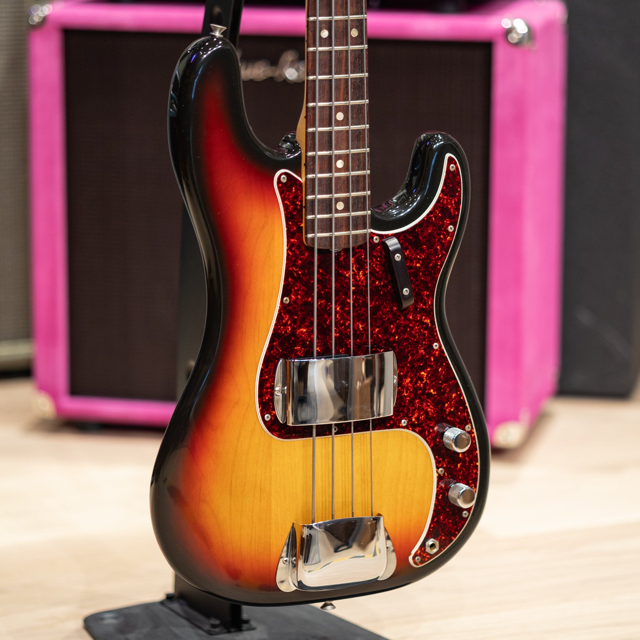 Fender Precision Bass 1973 - Sunburst (Vintage) – Round Hill Music Co