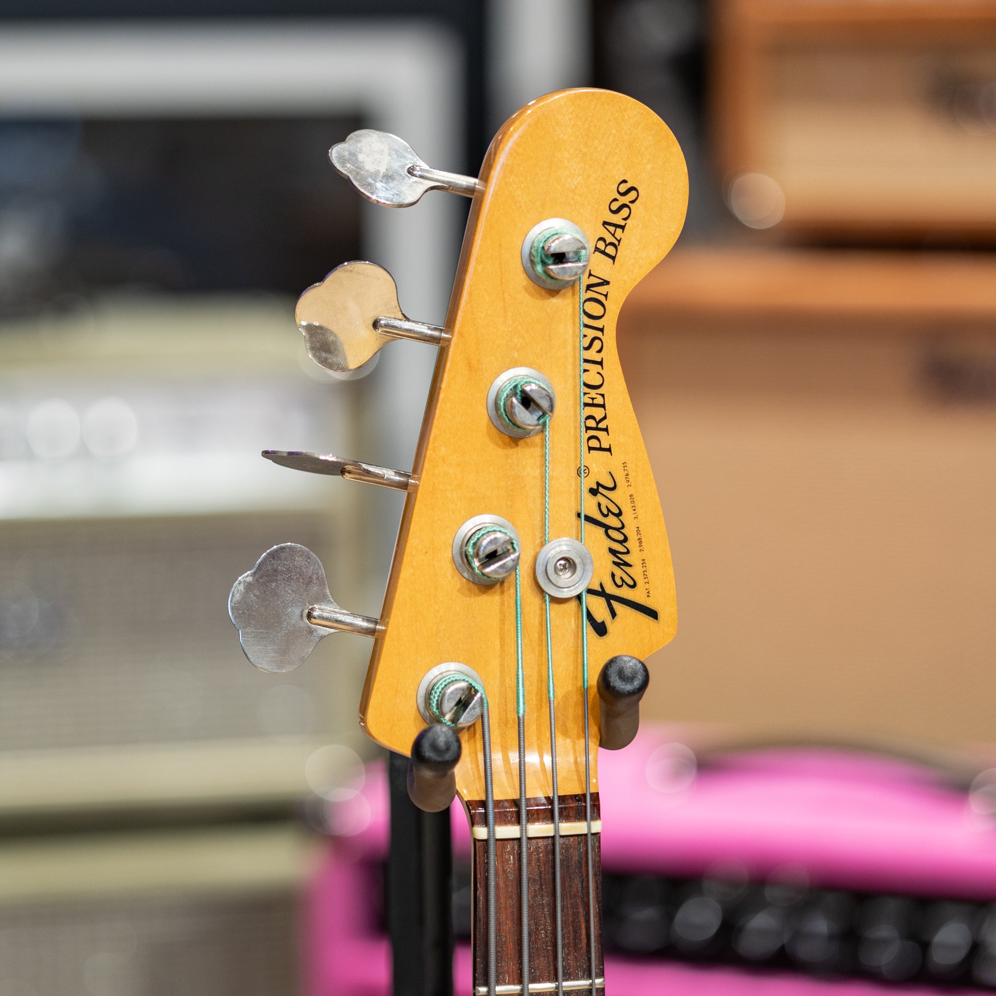 Fender Precision Bass 1973 - Sunburst (Vintage) – Round Hill Music Co
