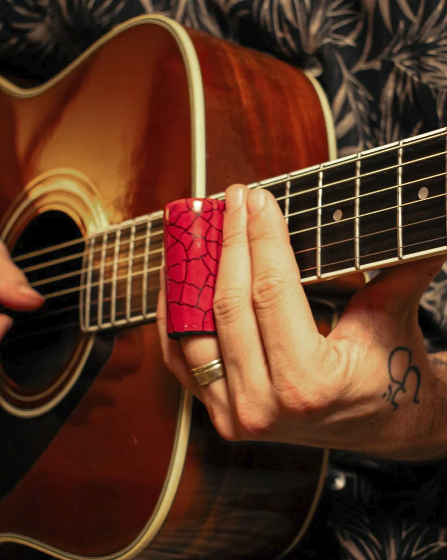 Star Singer Guitar Slide - Scarlet Red
